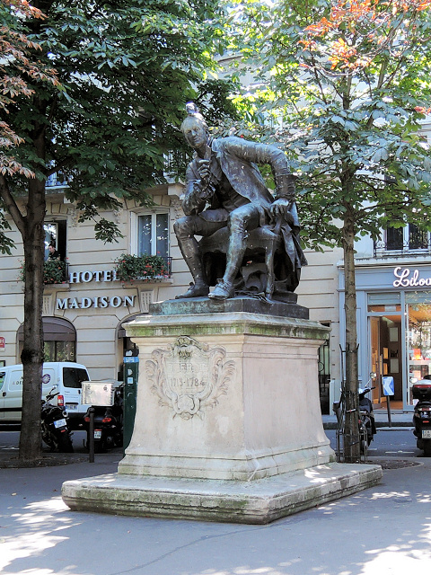 La statue de Denis Diderot à Paris