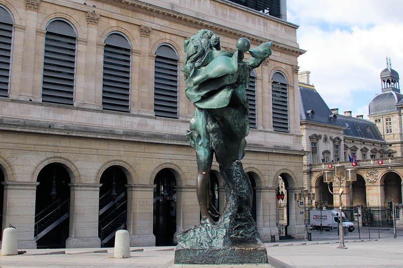 Lyon / Ipoustéguy
