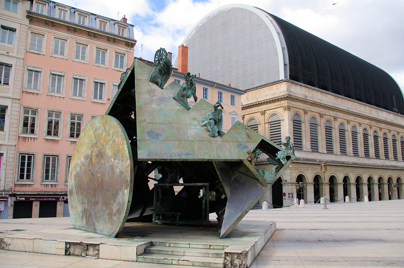 Lyon / Ipoustéguy