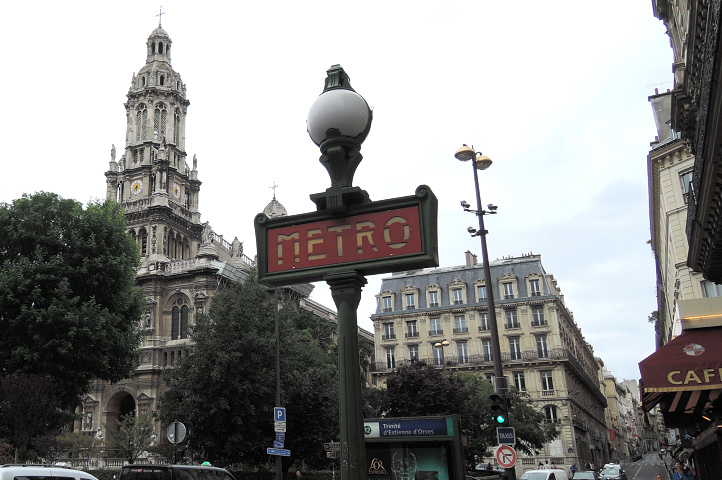 Métro / Trinité-d'Estienne d'Orves